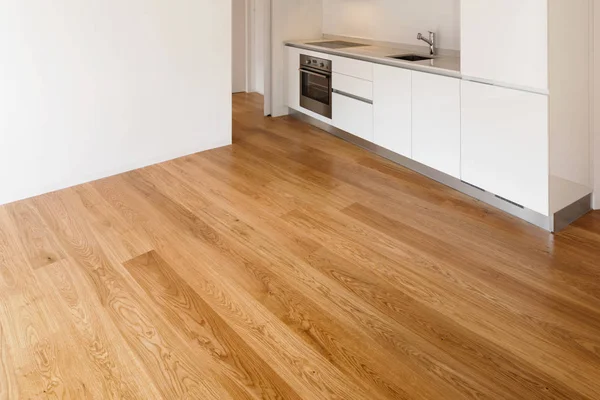 Moderne keuken in het gerenoveerde appartement — Stockfoto