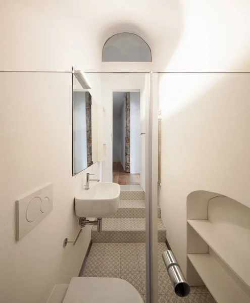 Moderní koupelna s dlažbou — Stock fotografie