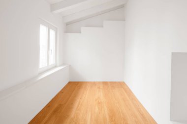 Duvarda bir merdiven var.