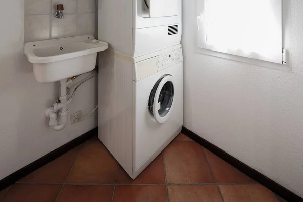 Laundry with washer and dryer — Stock Photo, Image