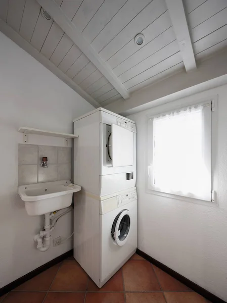 Laundry with washer and dryer — Stock Photo, Image