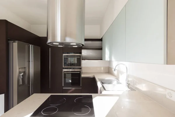 Interior photo of empty apartment, the kitchen — Stock Photo, Image