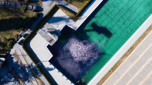 Vue de dessus d'une piscine olympique — Photo