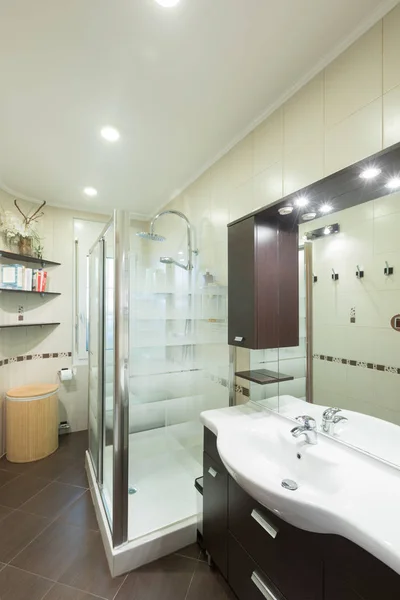 Baño moderno vacío y limpio — Foto de Stock