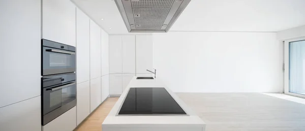 Large kitchen with island — Stock Photo, Image