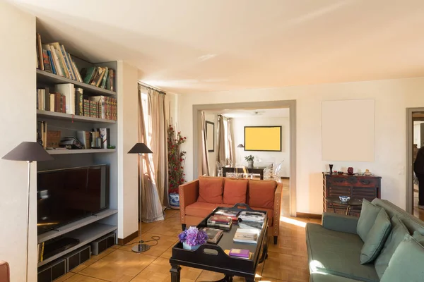 Interni di appartamento moderno, soggiorno — Foto Stock