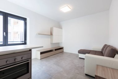 Modern oturma odası mobilya ile yeni apartament içinde
