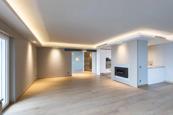 Grote woonkamer in modern appartement — Stockfoto