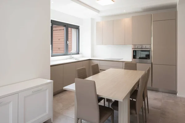 Minimale keuken in een modern appartement — Stockfoto