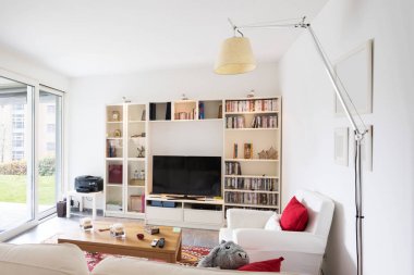 İç modern bir şekilde döşenmiş daire, oturma odası