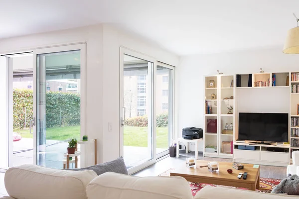 Innenräume der modern eingerichteten Wohnung, Wohnzimmer — Stockfoto