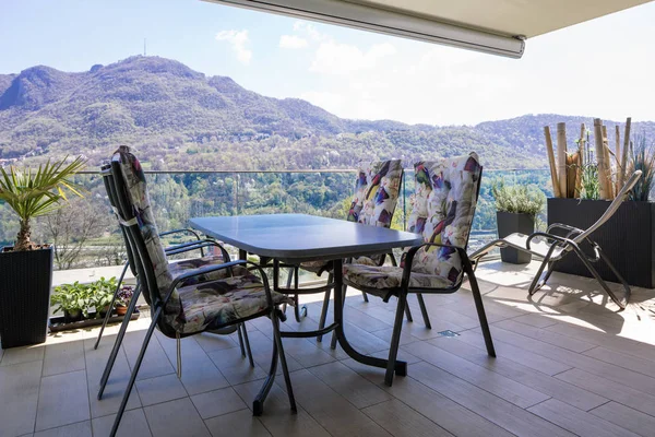 Terraza con vistas al lago de Lugano — Foto de Stock