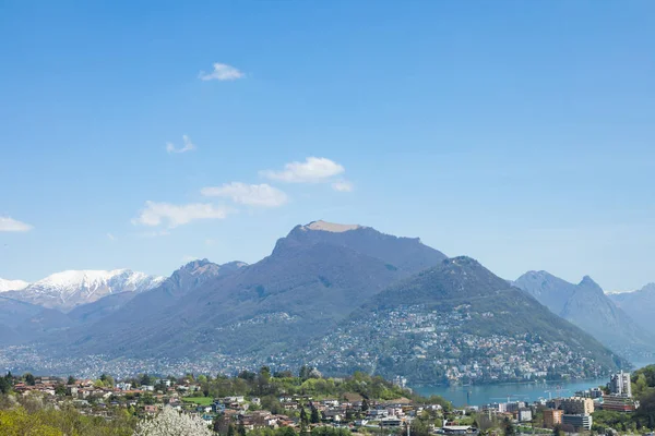 Tepeler ve göle hakim konumdaki görünümü