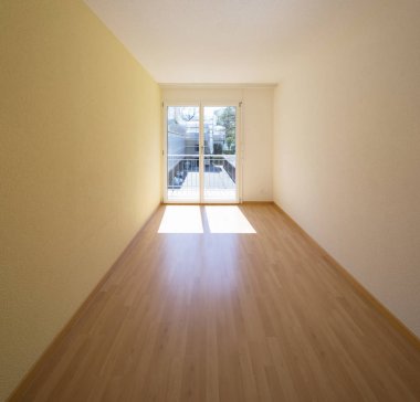 Parke ve pencere boş oda