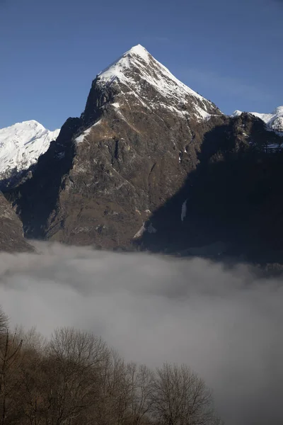 Toppen av de schweiziska bergen, — Stockfoto