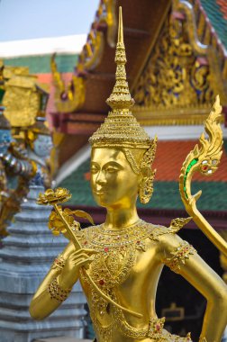 Efsanevi yaratıklar Kinari Kraliyet Sarayı nda heykeli