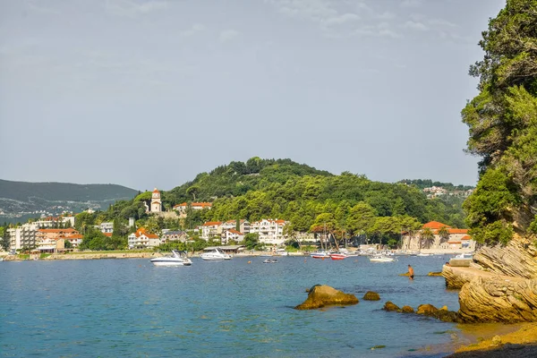 Lote de barcos na baía de Herceg Novi — Fotografia de Stock