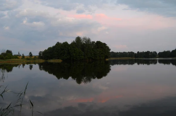 Peacefull lake viev landskape — Stock Photo, Image