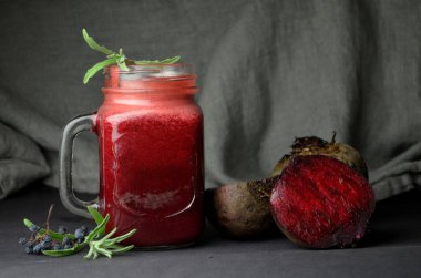 Taze pancar kökü bio organik diyet suyu