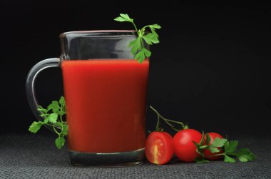 Taze domates güler yüzlü