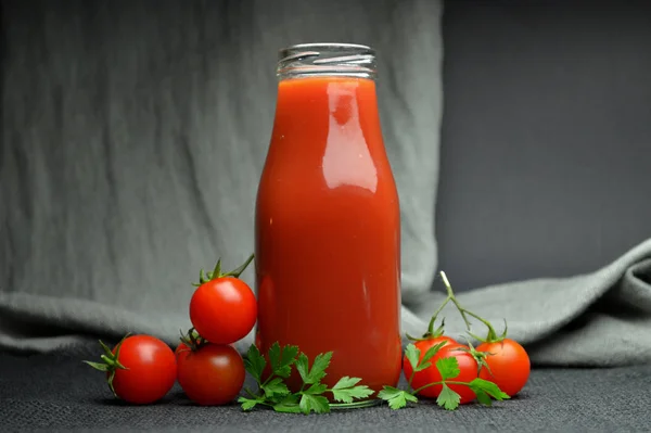 Frischer Tomatensaft — Stockfoto