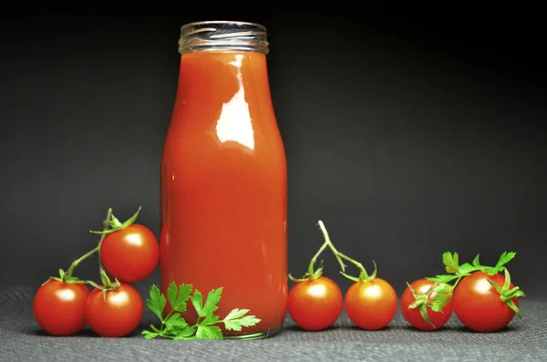 Frischer Tomatensaft — Stockfoto