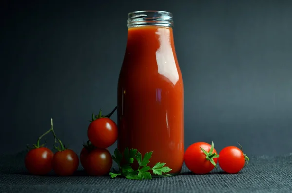 Frischer Tomatensaft — Stockfoto