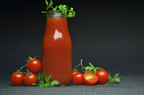 Frischer Tomatensaft — Stockfoto