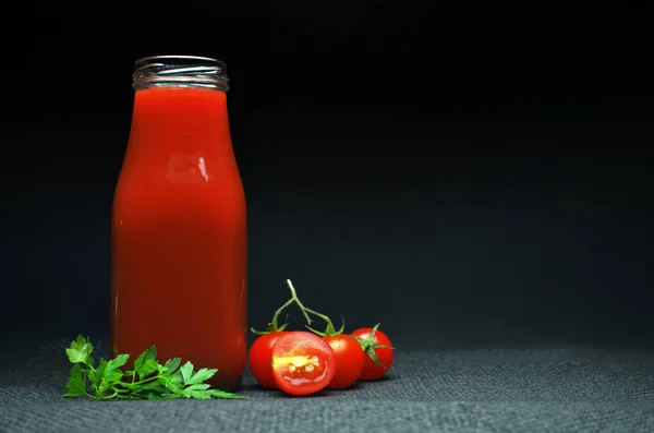 Frischer Tomatensaft — Stockfoto