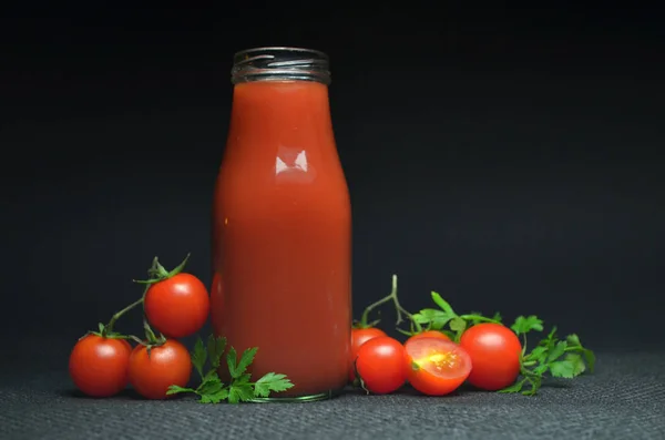 Frischer Tomatensaft — Stockfoto