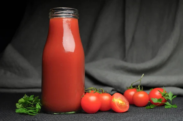 Frischer Tomatensaft — Stockfoto