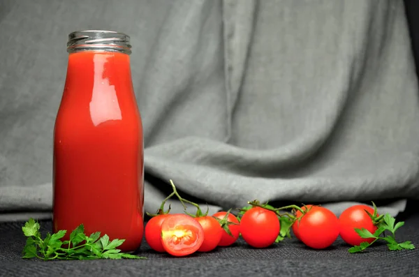 Frischer Tomatensaft — Stockfoto