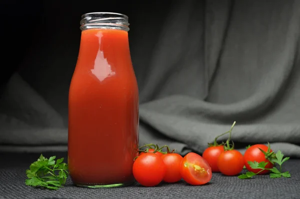 Frischer Tomatensaft — Stockfoto