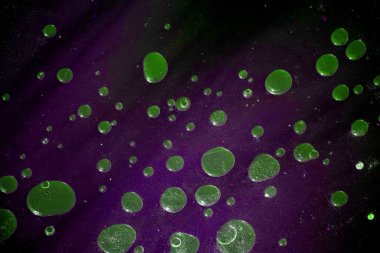 Buzun altında soyut kabarcıklar