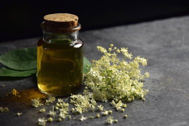 Mürver şurubu ev yapımı, organik.