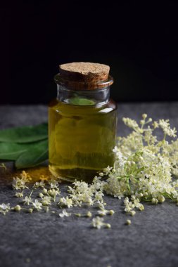 Mürver şurubu ev yapımı, organik.