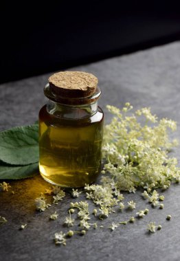 Mürver şurubu ev yapımı, organik.