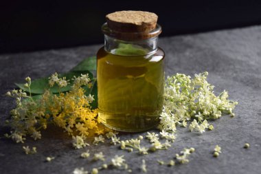 Mürver şurubu ev yapımı, organik.