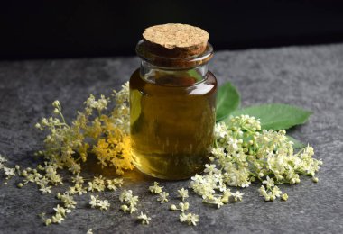 Mürver şurubu ev yapımı, organik.