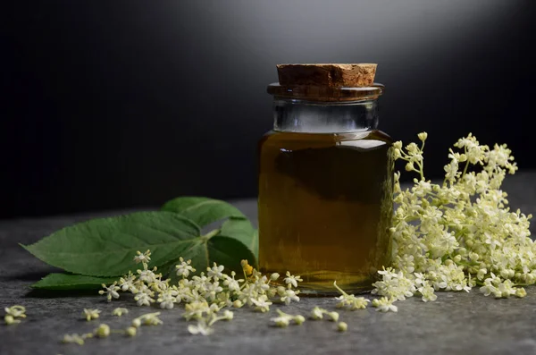 Mürver şurubu ev yapımı, organik.