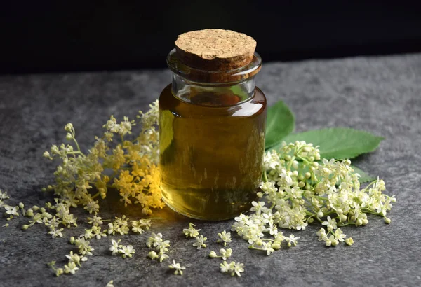 Mürver şurubu ev yapımı, organik.