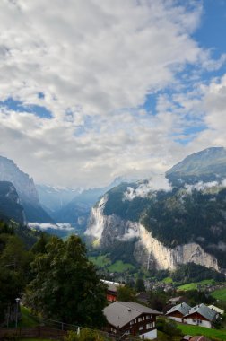 İsviçre'deki doğal dağ manzarası