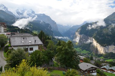 İsviçre'deki doğal dağ manzarası