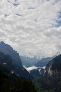 İsviçre'deki doğal dağ manzarası