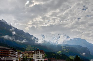 İsviçre'deki doğal dağ manzarası