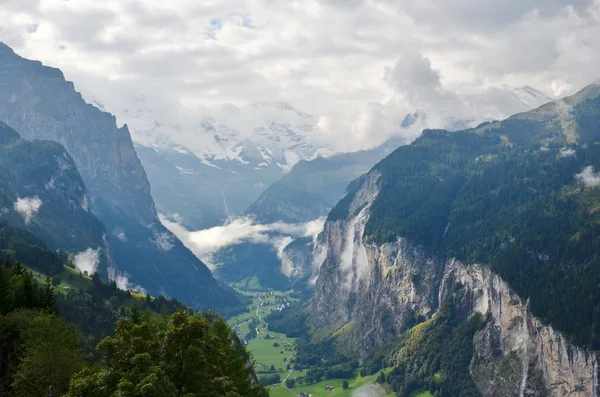 Paisaje de montaña en Suiza — Foto de Stock