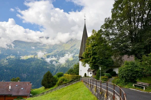 Iglesia en las montañas, Región de Jungfrau, Wengen, Suiza — Foto de Stock