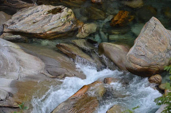 Річковий і кам'яний пейзаж — стокове фото