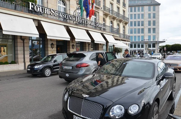 Four Seasons Hotel des Bergues exterior, Ginebra — Foto de Stock