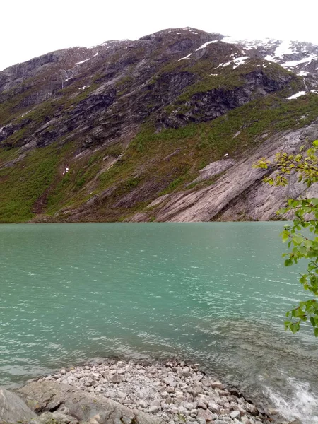 Lago en las montañas fondo — Foto de Stock